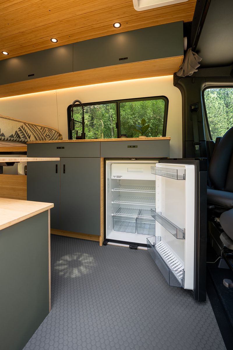 Picture 3/19 of a 2025 Geotrek Flatiron Sprinter 144 AWD for sale in Boulder, Colorado
