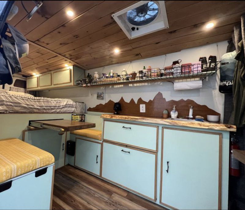 Picture 2/6 of a Monte !! 2007 Sprinter Van for sale in Seattle, Washington