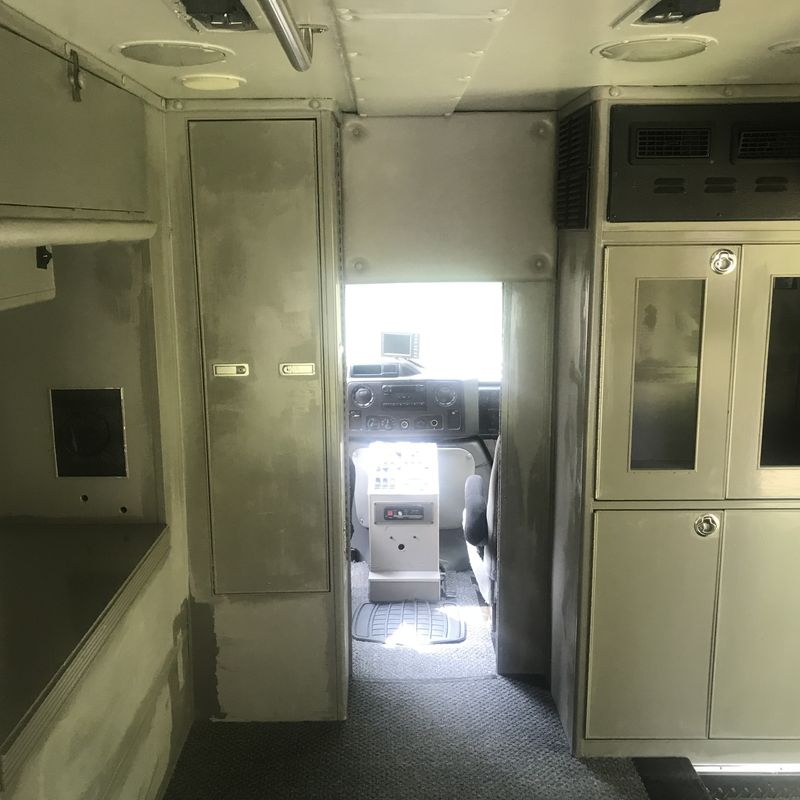Picture 4/20 of a 2012 Ford E 350 Ambulance for sale in Millersville, Maryland