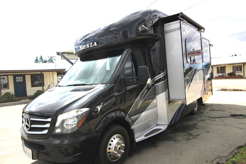 Picture 4/33 of a 2017 Siesta 24SR Mercedes Diesel, Two Slide-Outs, Paint for sale in El Cajon, California