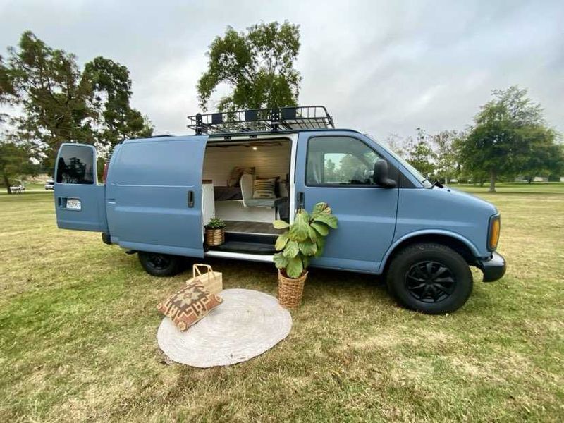 Picture 3/8 of a Stealthy Off Grid Campervan Perfect for Beach or Mountains  for sale in Los Angeles, California