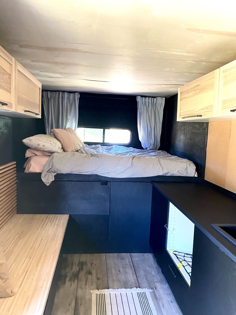 Picture 4/27 of a 2012 Merdeces Benz Sprinter Chassi Box Truck for sale in Nederland, Colorado