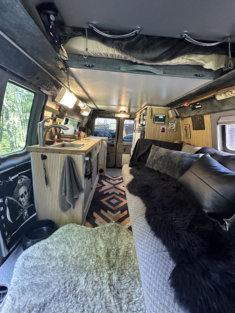 Picture 4/6 of a 2006 ford e350 sports mobile 4X4 camper van for sale in Lynchburg, Virginia