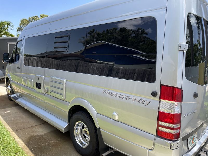 Picture 2/20 of a 2018 Pleasure-Way Plateau TS Van for sale in Seminole, Florida