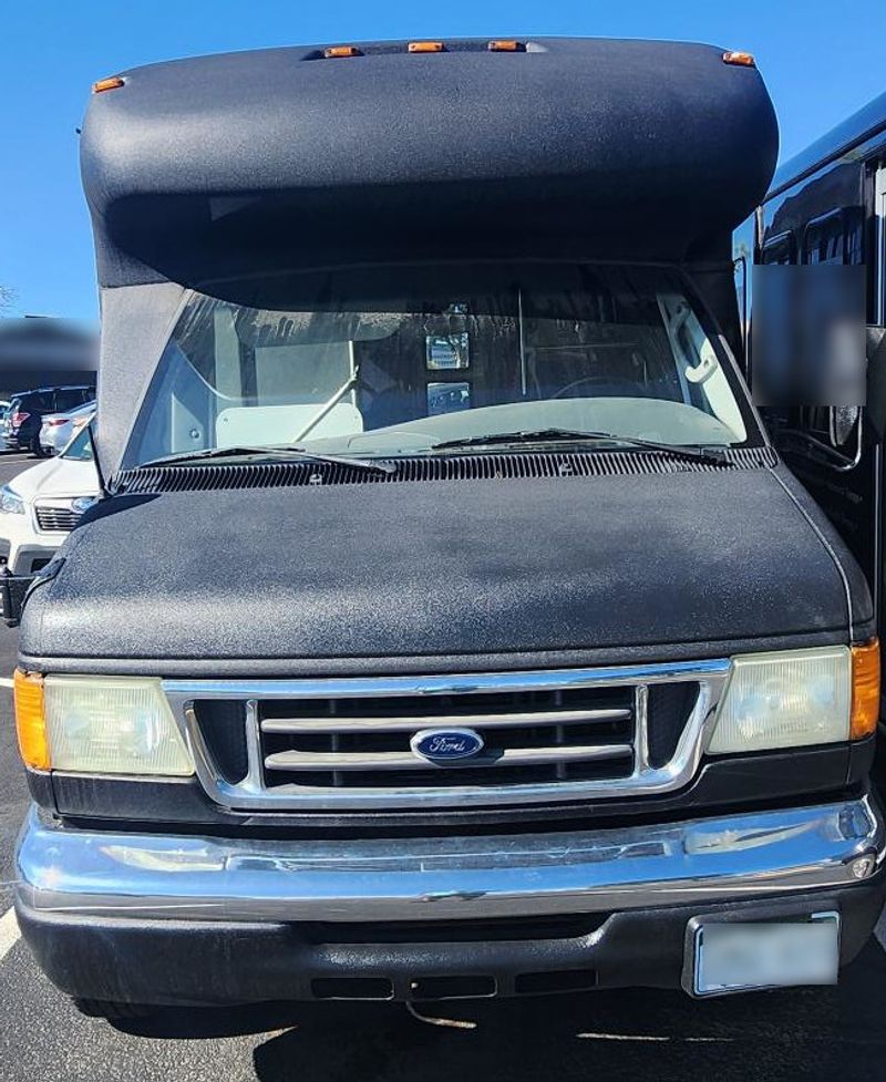 Picture 1/6 of a 05 E450 STARCRAFT for sale in Thornton, Colorado