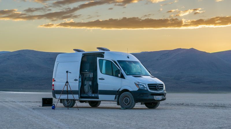 Picture 1/31 of a Mercedes Sprinter 2500 144' Campervan for sale in Phoenix, Arizona