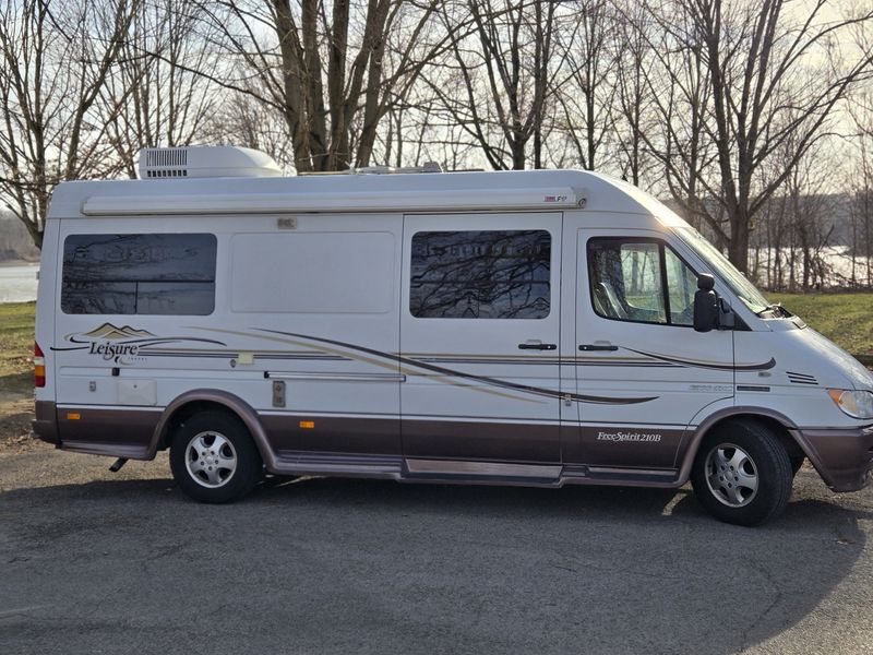 Picture 2/13 of a 2007 Leisure Travel Van FREE SPIRIT 210 B for sale in Sharpsville, Pennsylvania