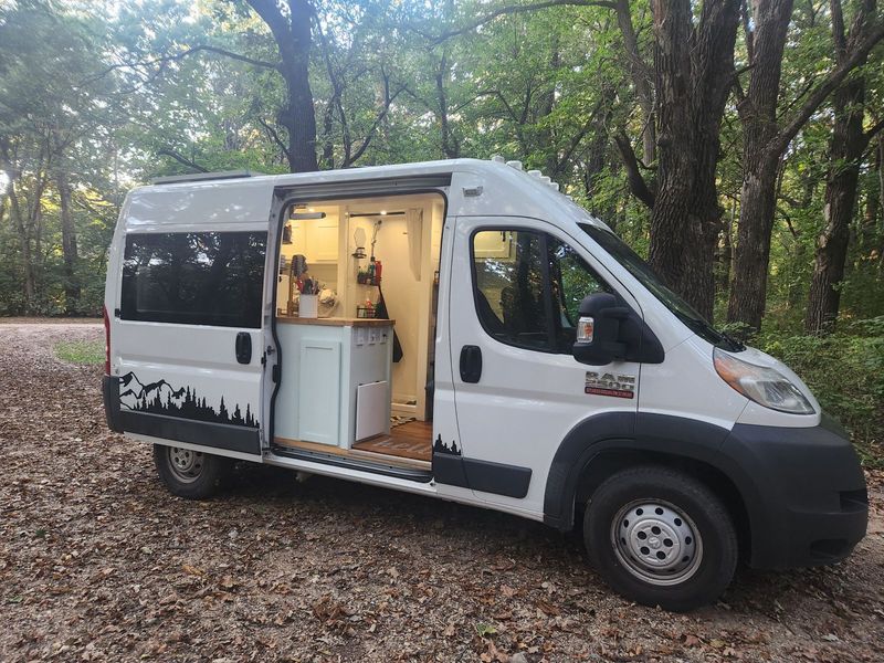 Picture 1/18 of a Off-Grid Promaster Campervan 2500 for sale in Spirit Lake, Iowa