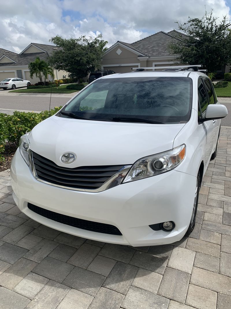 Picture 5/14 of a 2014 Toyota Sienna XLE 77,888 miles for sale in Sarasota, Florida