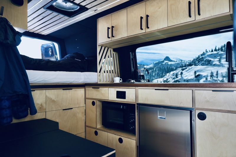 Picture 5/43 of a 2022 Sprinter 4x4 - Luxury Off-Grid Van - 16k miles for sale in Portola Valley, California