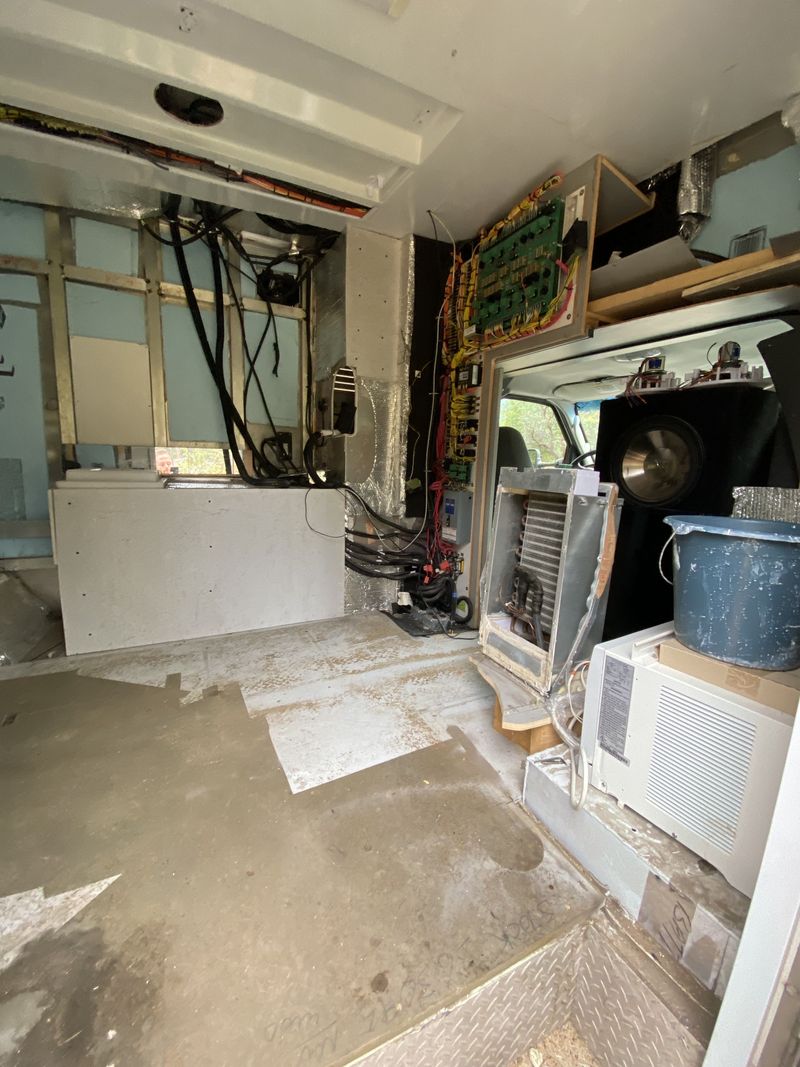 Picture 3/8 of a 2006 FORD SUPER DUTY E-450 AMBULANCE (READY TO CONVERT) for sale in Mount Shasta, California