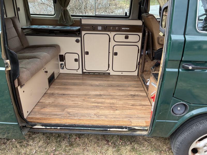 Picture 5/19 of a 1986 VW Westfalia Vanagon GL Automatic for sale in Hanover, New Hampshire