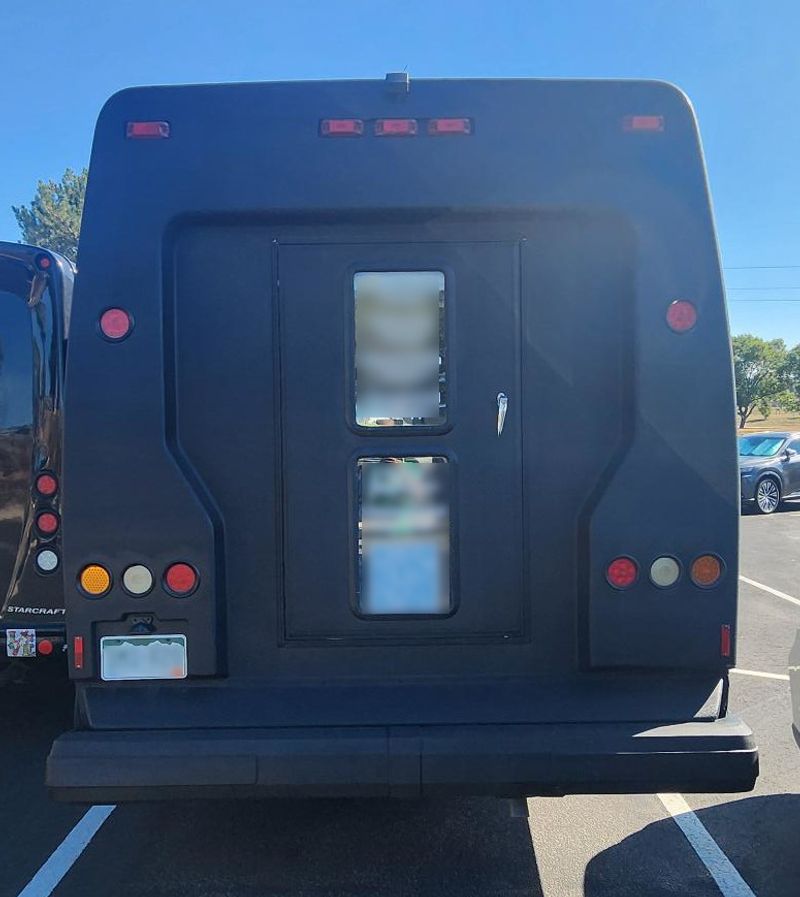 Picture 3/6 of a 05 E450 STARCRAFT for sale in Thornton, Colorado