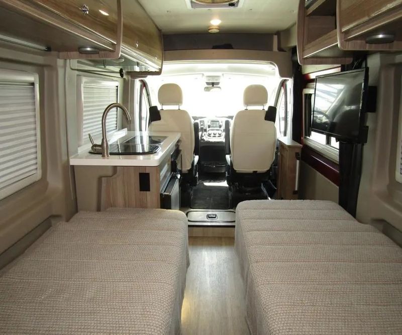 Picture 4/17 of a 2021 Winnebago Travato 59K for sale in Mesa, Arizona