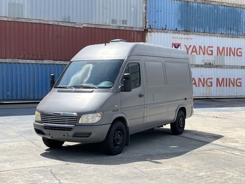 Picture 1/15 of a 2004 Freightliner T1N Sprinter Van for sale in Ogdensburg, New Jersey