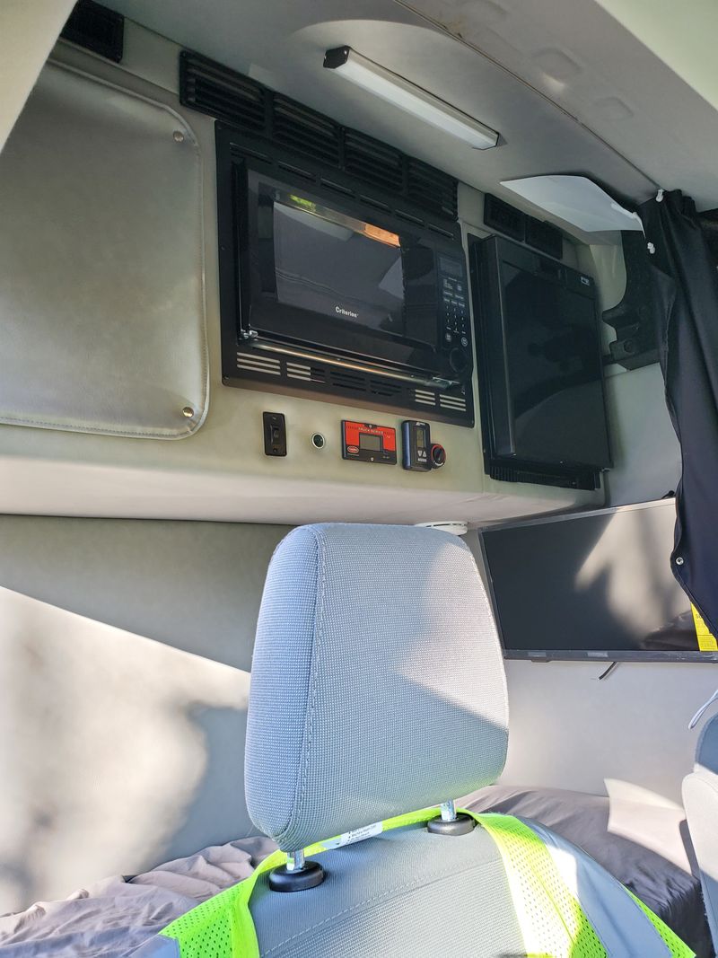 Picture 5/15 of a 2018 Ford Transit 250 High Roof Medium Length Full Sleeper for sale in Asheville, North Carolina