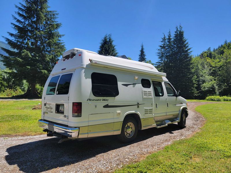 Picture 2/17 of a 2007 Ford Pleasure Way van for sale in Glendale, Arizona