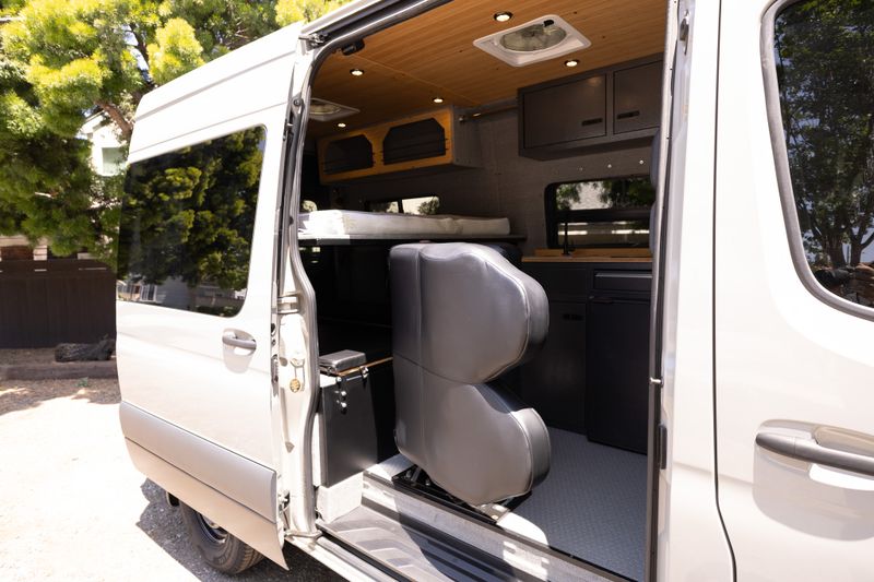 Picture 2/16 of a 2022 Vanworks Switchback 2D RWD Sprinter for sale in Huntington Beach, California