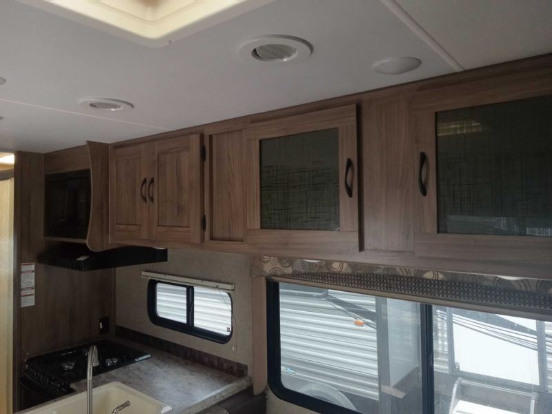 Picture 3/25 of a 2017 Coachmen FREELANDER 27QB  for sale in Alexandria, Louisiana