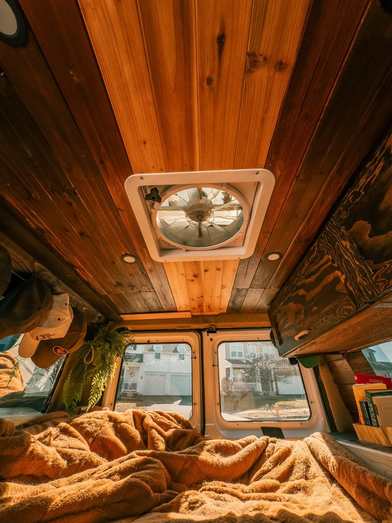 Picture 2/17 of a 2011 Ford E350 Camper for sale in Grove City, Ohio