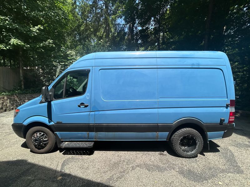 Picture 1/21 of a 2008 Mercedes Freightliner Sprinter for sale in Carmel, Indiana