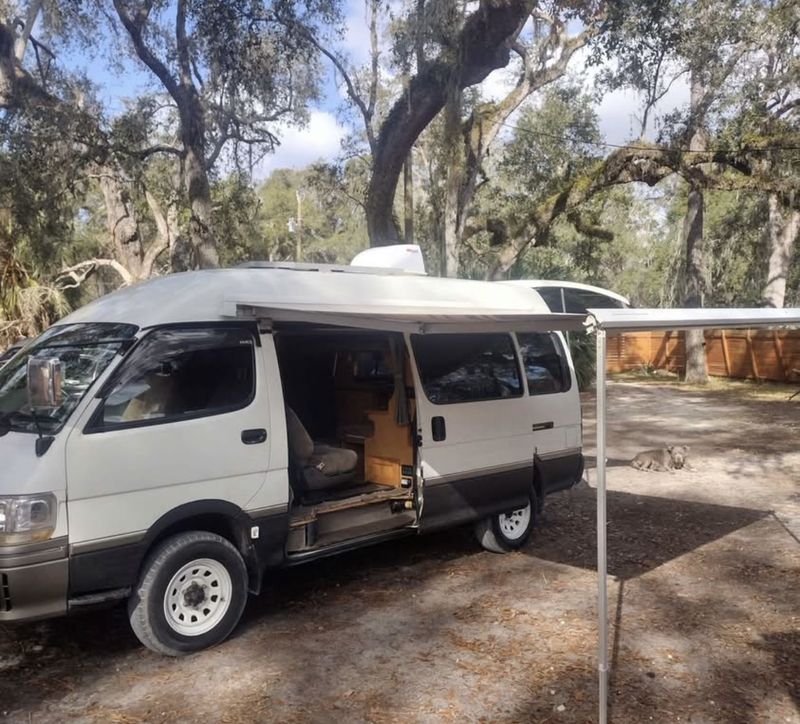 Picture 1/13 of a 1997 Toyota Hiace full time 4wd for sale in Malabar, Florida