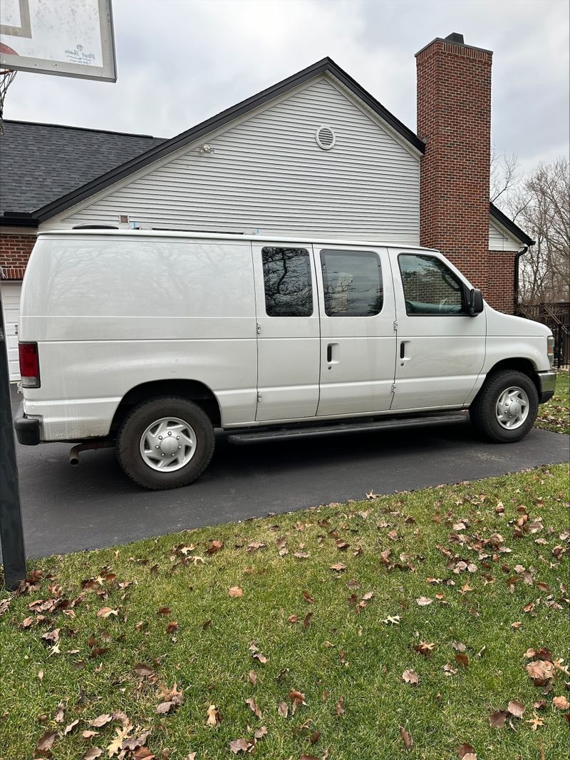 Picture 2/7 of a 08 Ford Econoline (send your offer it cant hurt) for sale in Cincinnati, Ohio