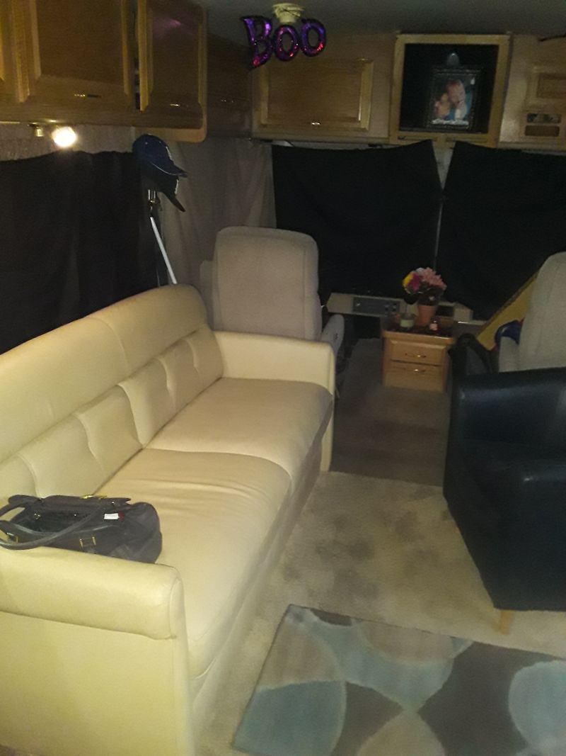 Picture 5/5 of a 1998 Fleetwood bounder  for sale in Mesa, Arizona