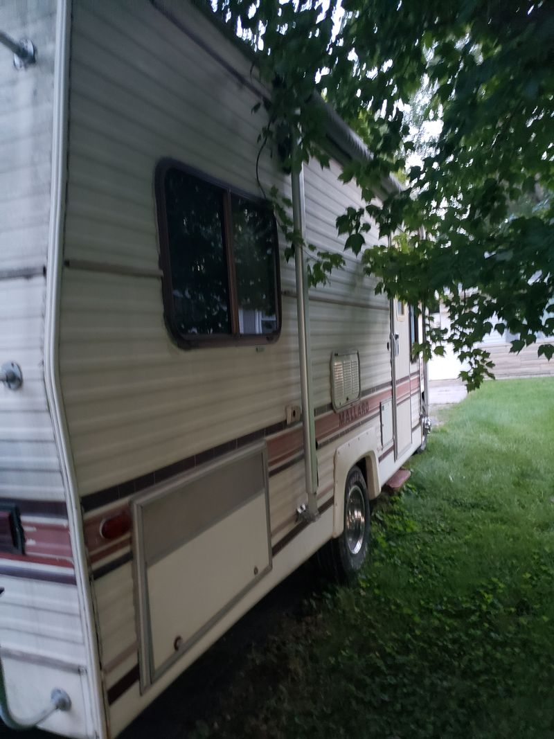 Picture 5/10 of a 1986 Chevy Mallard Coachman for sale in Fort Wayne, Indiana