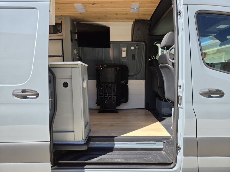 Picture 4/30 of a 2023 Double Heat Pump Air Conditioned Sprinter for sale in Middleburg, Florida