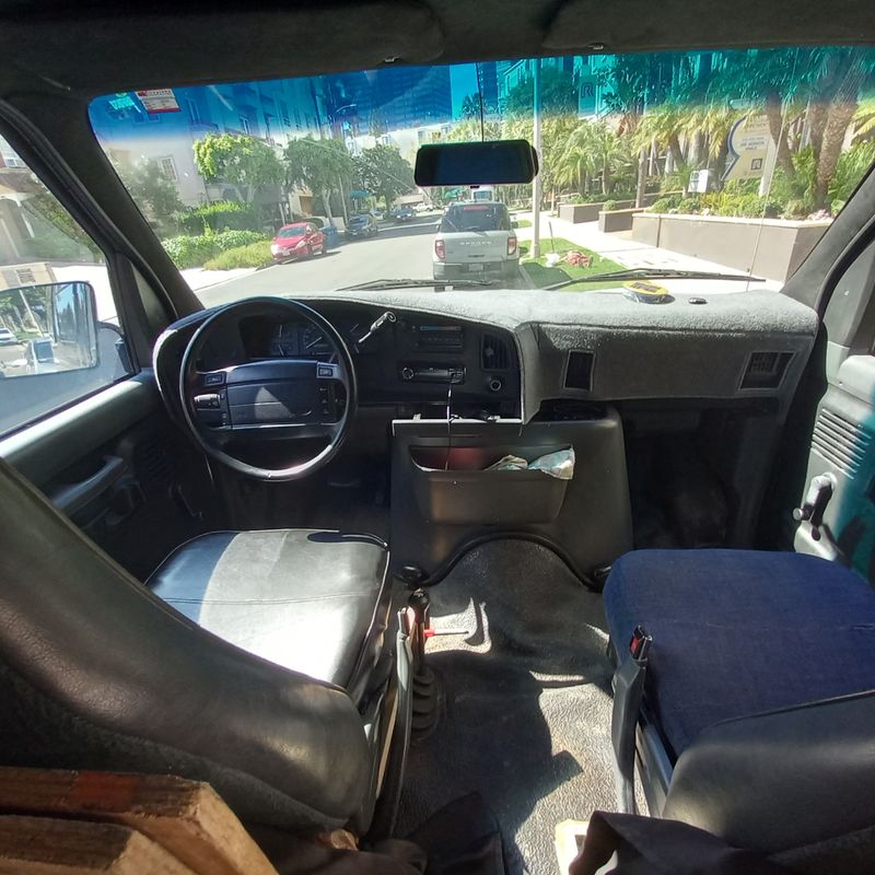 Picture 5/17 of a 4x4 Ford E-350 V8 1996 low mileage for sale in Los Angeles, California
