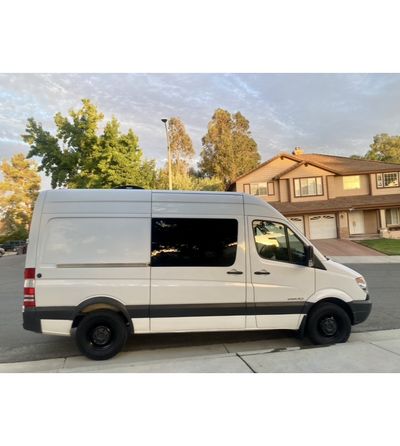 Picture 2/9 of a 2008 Sprinter Campervan for sale in Temecula, California