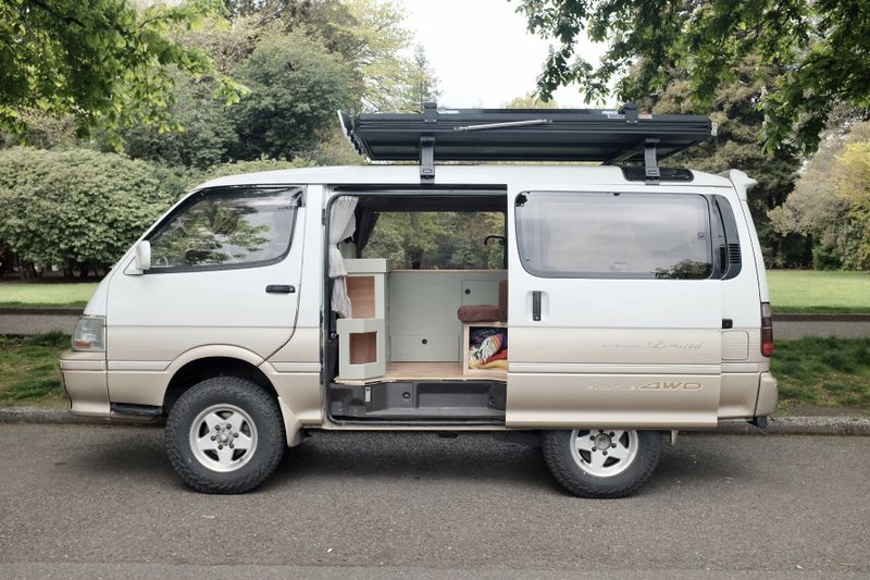 Picture 2/21 of a 1995 Toyota Hiace Super Custom Limited camper for sale in Seattle, Washington