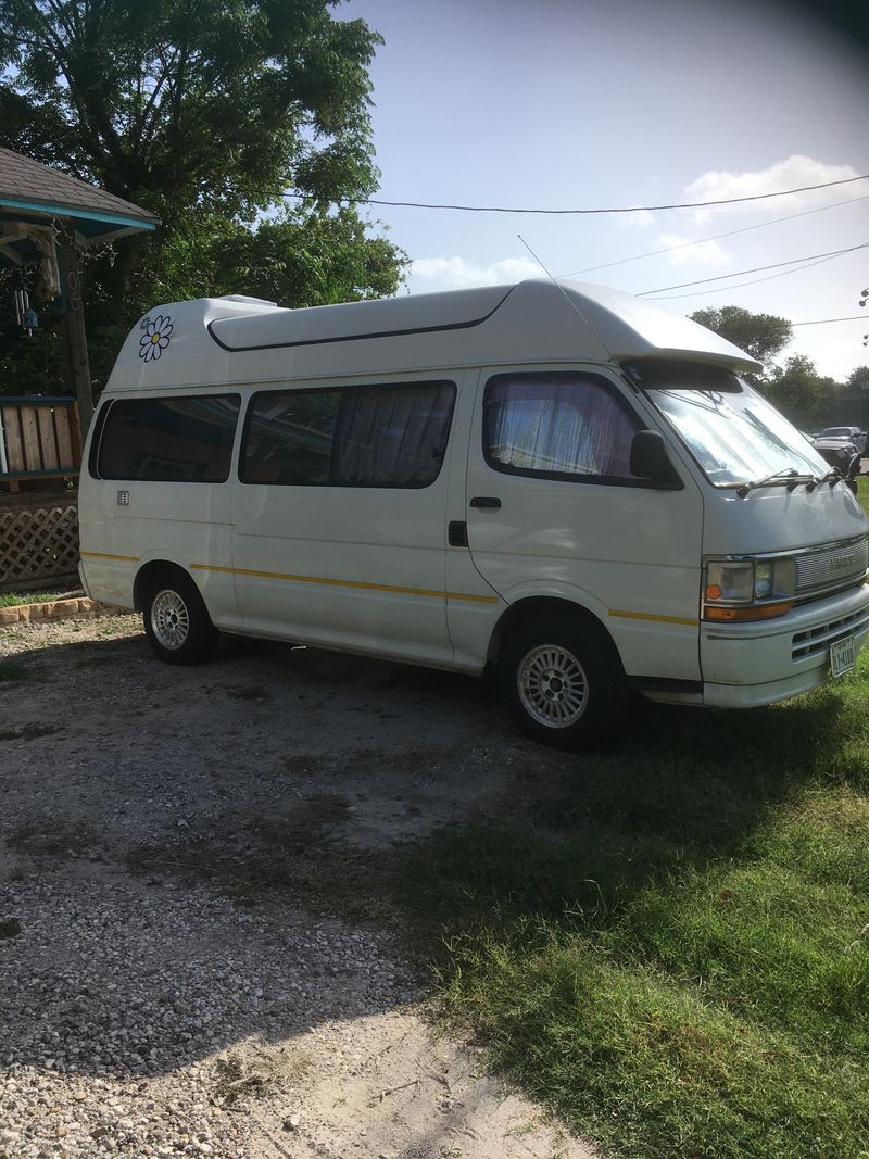 Picture 2/9 of a Toyota HiAce Camper Van with pop up sleeping 1993 for sale in Corpus Christi, Texas