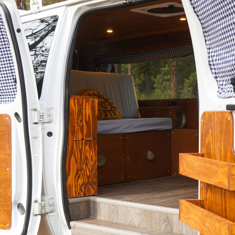 Picture 4/15 of a 2006 Ford E-350 for sale in Boise, Idaho