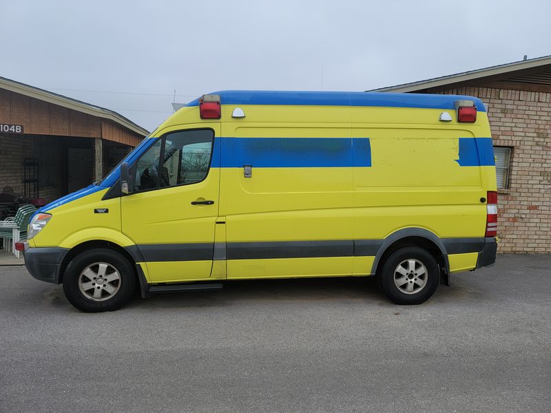 Picture 1/4 of a 33k miles, 2009 Hi-Top Dodge badged Mercedes sprinter  for sale in Kerrville, Texas