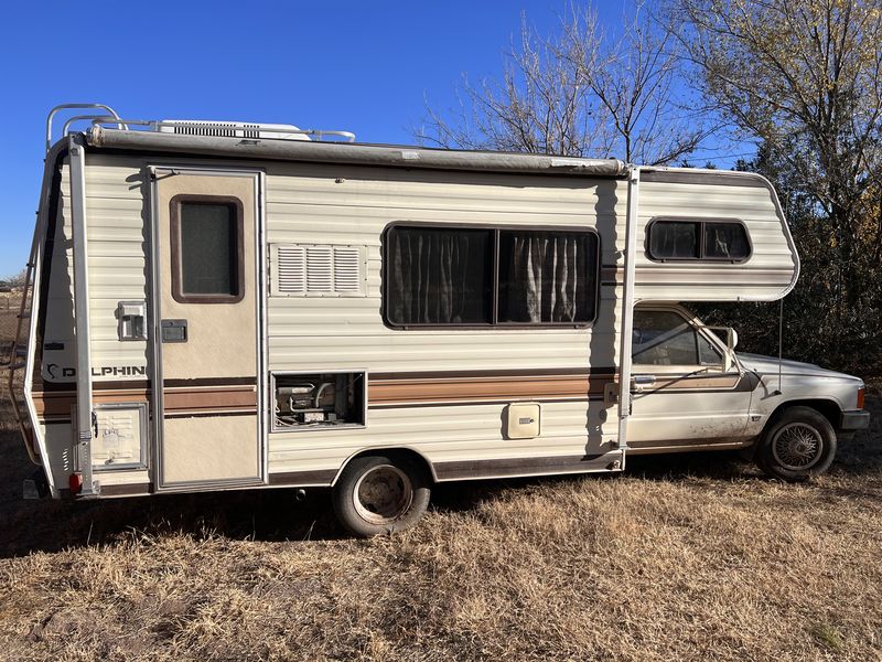 Picture 1/11 of a 1985 Toyota Dolphin for sale in El Paso, Texas