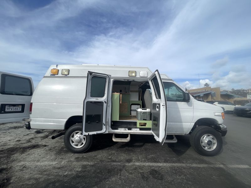 Picture 3/10 of a 4x4 Ford E350 EX-Ambulance for sale in San Diego, California