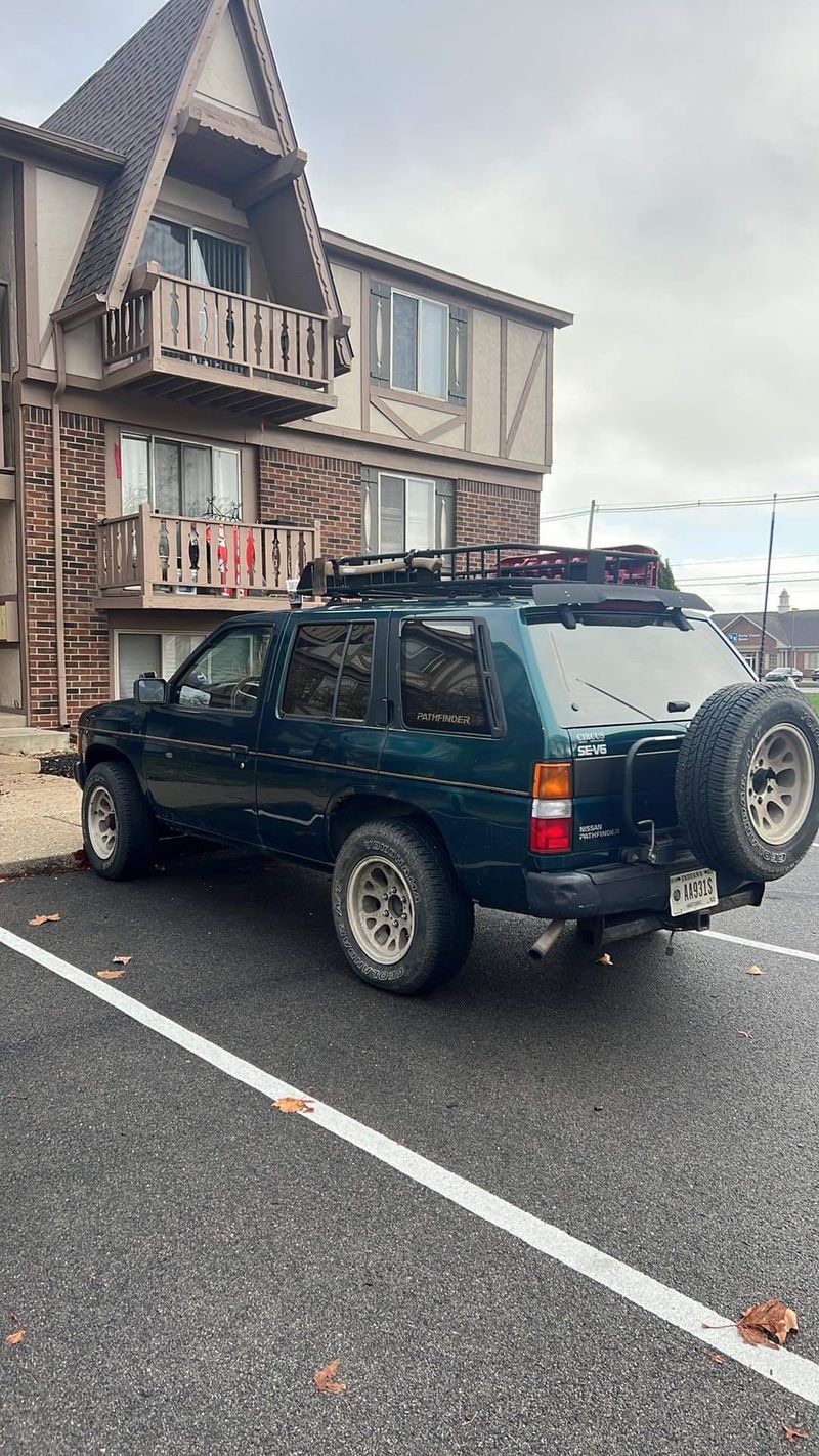 Picture 2/4 of a 1995 Nissian Pathfinder  for sale in Evansville, Indiana