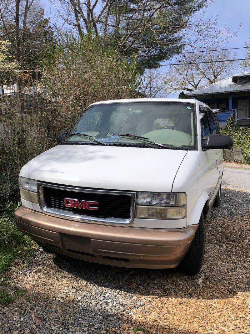 Picture 1/9 of a 2000 GMC Safari *doesn’t start* for sale in Asheville, North Carolina