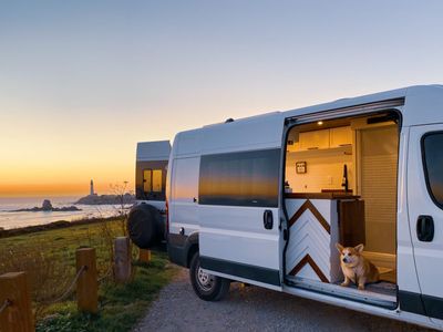 Photo of a Camper Van for sale: NEW Factory Engine! Shower, Stove & Oven, Dinette Bed, 400A