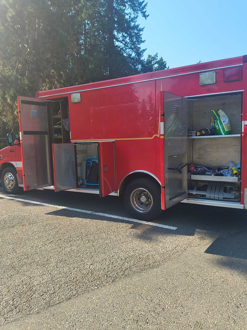 Picture 2/8 of a 2005 Ford e450 super duty for sale in Seattle, Washington