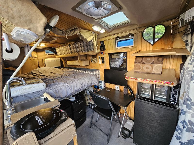 Picture 3/21 of a 2007 Sprinter Turbo Diesel High Roof Campervan for sale in North Port, Florida
