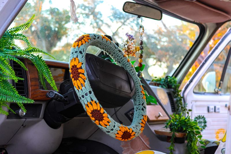 Picture 4/29 of a Vintage Boho Hippie Camper Van 🌻 🚐 🌱 for sale in Saint Petersburg, Florida