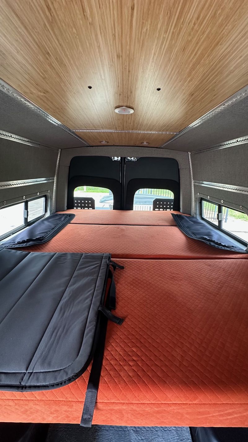 Picture 4/19 of a 2023 Winnebago Adventure Wagon 70SE for sale in Frederick, Colorado
