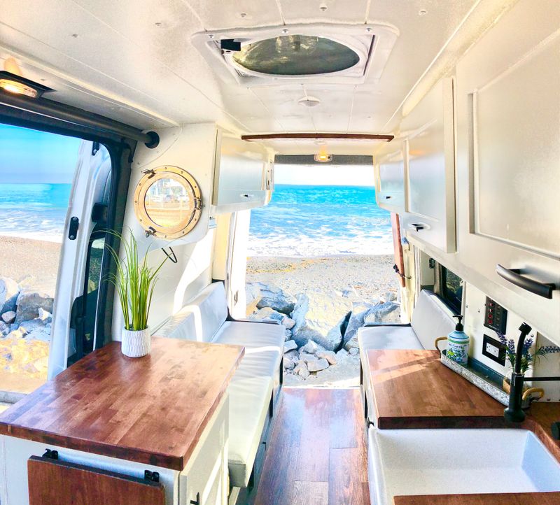 Picture 2/21 of a 4x4 2022 Sprinter Camper Van for sale in San Clemente, California