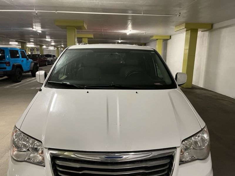 Picture 4/23 of a Chrysler 2016 Town and Country for sale in Valley Village, California