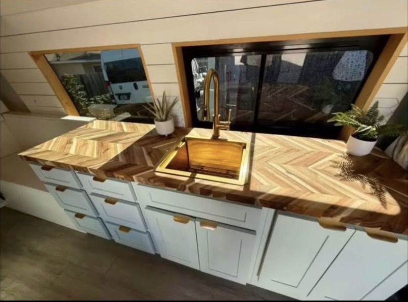 Picture 4/10 of a 2004 Sprinter freightliner for sale in San Clemente, California