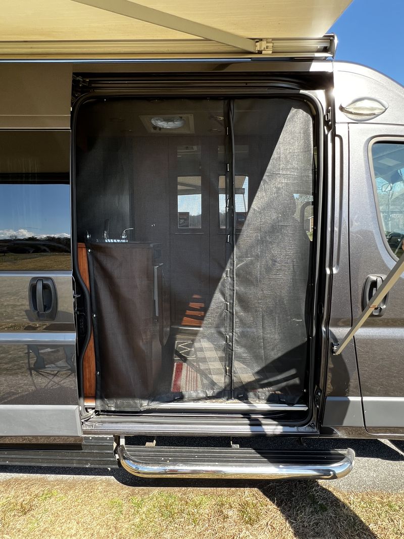 Picture 5/30 of a 2018 Roadtrek Simplicity for sale in Brevard, North Carolina