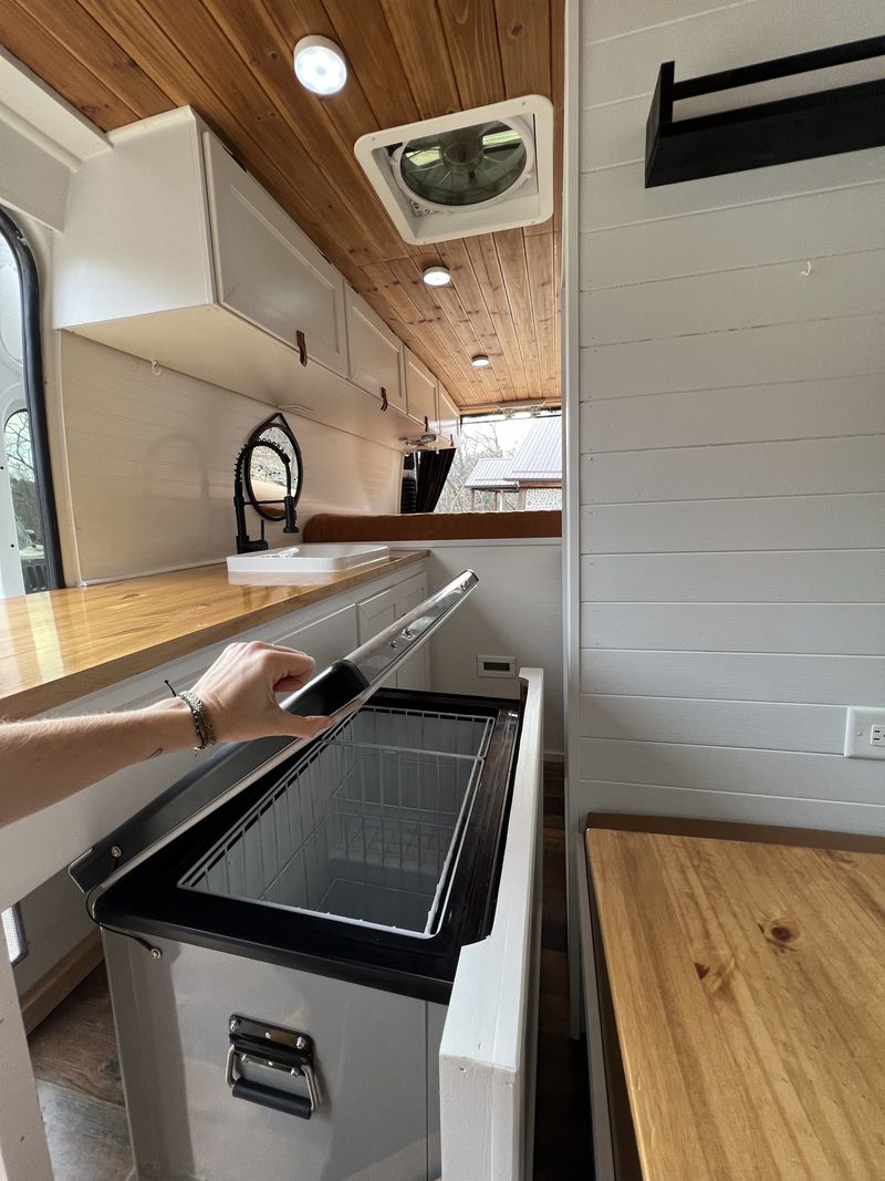 Picture 3/10 of a Fully decked out RAM Promaster 3500 Extended Body for sale in Saint Peters, Missouri